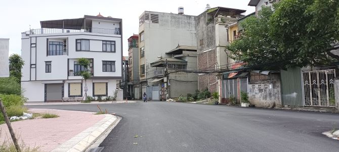 Hiếm! Bán đất mặt ngõ 295 Ngọc Thuỵ, 51m2, MT rộng, vỉa hè, đường rộng, 3 ôtô tránh nhau