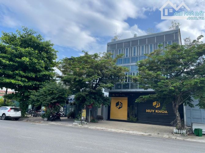 nhĩnh 21 tỷ sở hữu tòa nhà văn phòng siêu vip ngay Bàu Mạc23 với dt 300 m2 ngang 10m