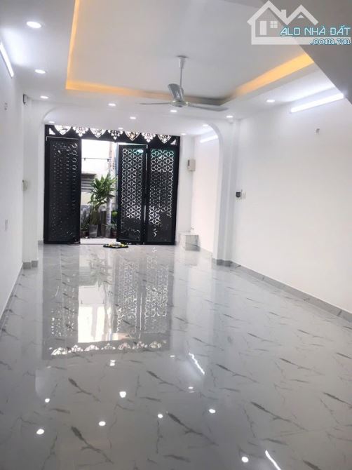 BÁN NHÀ HXH QUANG TRUNG GẦN BV GÒ VẤP DT ĐẸP 4X19.5 MỚI ĐẸP NHỈNH 6TỶ