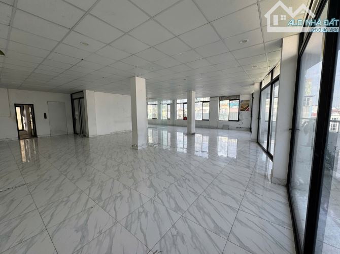 Cho thuê văn phòng 200 m2 tại Nguyễn Văn Lộc, Hà Đông, Mặt tiền rộng, thoáng