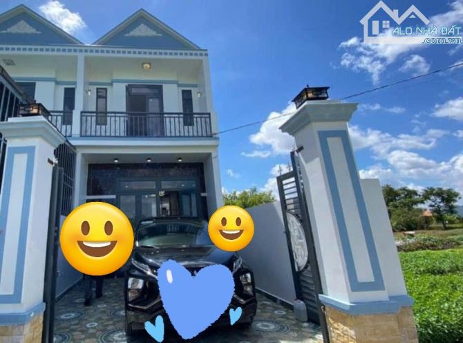 Nhà đẹp HXH cách mặt tiền đường DT 826 vài trăm mét DT to giá chưa đến 2x tỷ