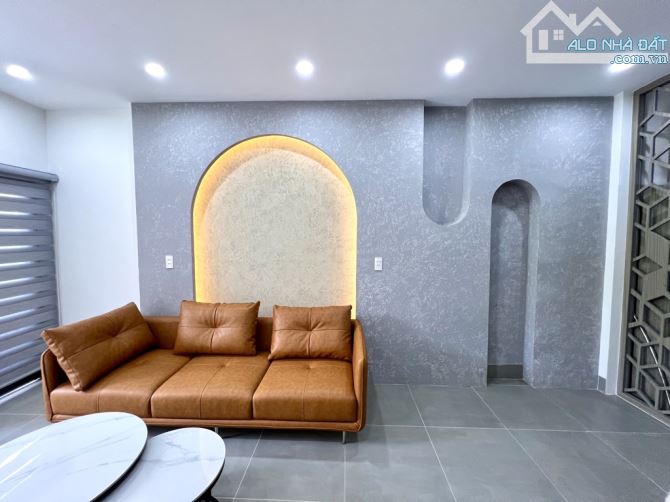 Bán nhà Lĩnh Nam Thanh Lân Ngũ Nhạc - Đẹp -Mặt tiền lớn - Ngõ 3 gác - 34m2-5T- 4.69 tỷ
