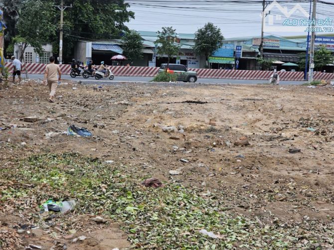 Chính chủ cần bán gấp SIÊU PHẨM ngay MT đường DT743