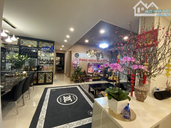 Bán Căn Hộ Starlake Tây Hồ 2PN 101M2 Full Nội Thất Sổ Đỏ Lâu Dài Ô Tô