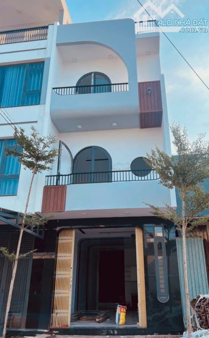 NHÀ ĐẸP MỚI 3 TẦNG 42,75M² KHU BÁN ĐẢO HÀ THANH 2 - QUY NHƠN.