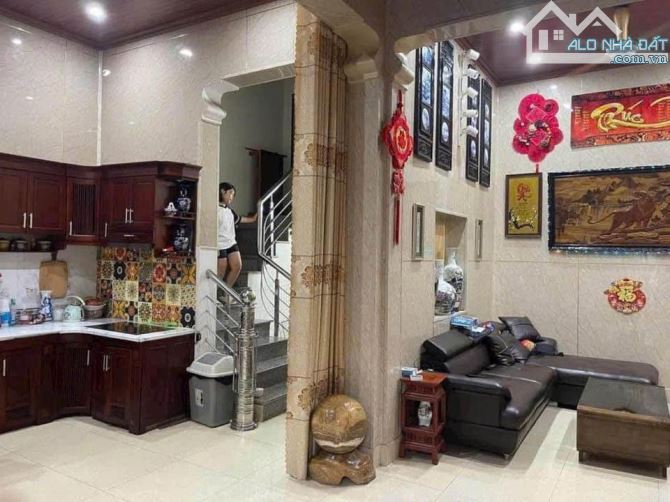 Bác Chí đang cần bán nhà 4t,47m tại Tô Hiệu,HĐ, ngõ thoáng, ô tô gần chỉ 8t