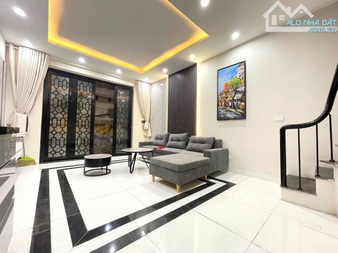 Bán nhà mặt ngõ  Đội Cấn quận  Ba Đình - Sổ 32m2 - giá 7,6 tỷ - Cách phố 10m - Nhà 4 tầng.