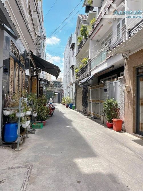 Nhà VIP kế Ngã tư 4 Xã - tiện đi AEON - 60m2 (4x15) - HXH 6m - 2T 3PN 2WC - nhỉnh 6 tỷ