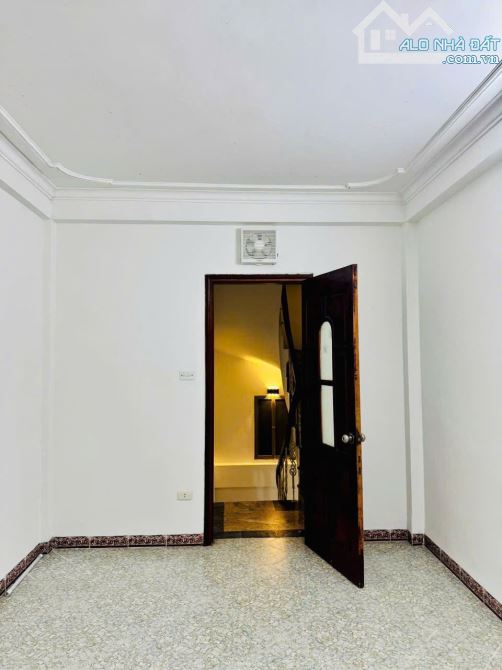 CẦU GIẤY 30M² 5 TẦNG – PHÂN LÔ – 2 THOÁNG – CÁCH Ô TÔ VÀI BƯỚC – 8.5 TỶ
