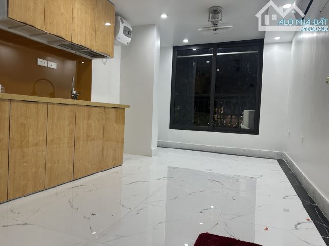 Cho thuê tập thể tầng 2 mặt phố Trần Đại Nghĩa, gần Nguyễn An Ninh