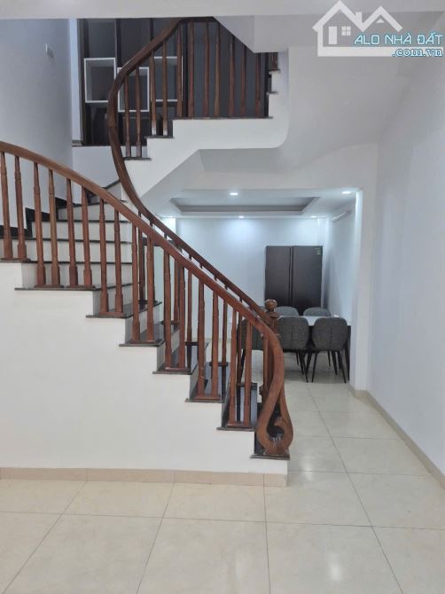 Bán gấp nhà 5 tầng Tứ Hiêp. Full nội thất, đường thông. Chỉ hơn 5 ty