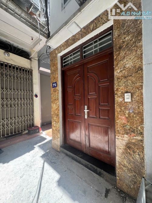 Bán Nhà Phố Minh Khai - Hơn 3 Tỷ - Lô Góc - 50m ra mặt phố - 18m2 x 3 Tầng - Sổ đỏ riêng