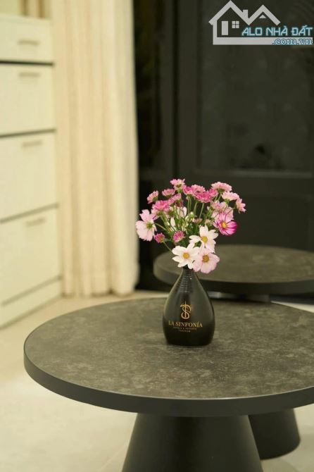 Nhà mới. 5 tầng .Thang máy. Ô tô  đỗ cửa. 5 m ra mặt  phố