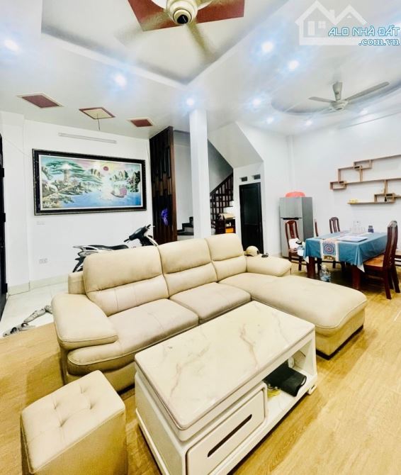 Bán nhà Tựu Liệt, Thanh Trì, Ô tô, gần phố, 42m2, 6.9  tỷ (CTL)
