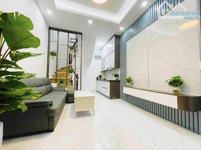Bán Nhà Minh Khai 24M x 5T, MT: 3,5M Giá 5,6 Tỷ. 15m ô tô tránh, 2 thoáng trước sau