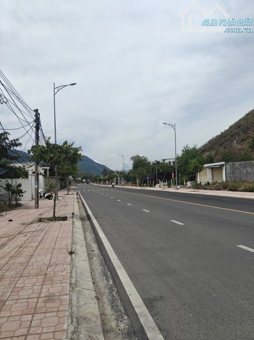 Bán đất mặt tiền đường Phong Châu - gần TDC Đất Lành - bề ngang 25 mét