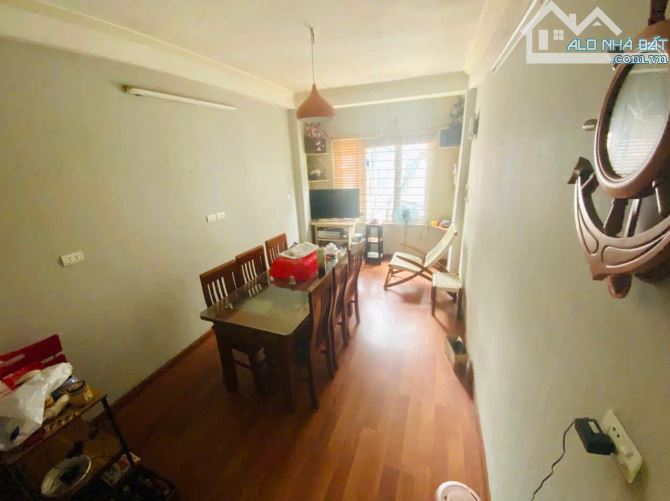 Cho thuê nhà ngõ 147 Tân Mai, 4 tầng x 33m2, 3 ngủ, full đồ vào ngay