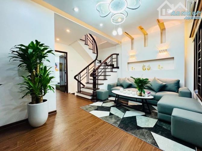 Bán nhà Đình Quán, 54m-4tầng, MT 5,6m, dân xây ở sướng, lô góc, thoáng sáng, ô tô đỗ cửa.