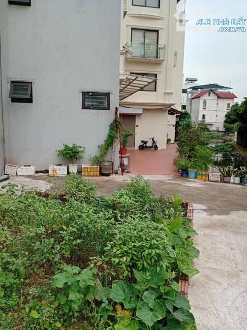 Bán đất Ngọc Thụy, mặt tiền khủng, 81m
