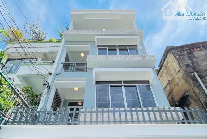 Cần bán nhà MT kinh doanh Phú Nhuận - Ngang 4,6m - Nhà 4 tầng mới vào ở ngay