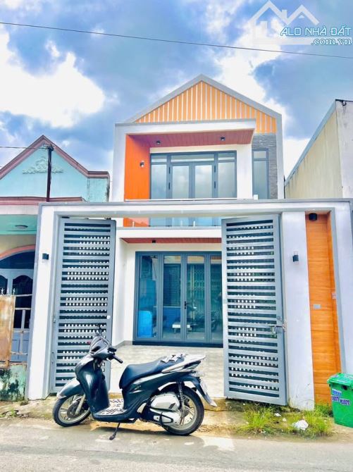NHÀ ĐẸP 1 TRỆT 1 LẦU – FULL NỘI THẤT – GẦN CHỢ BÌNH LỢI – 1 TỶ 320 TRIỆU