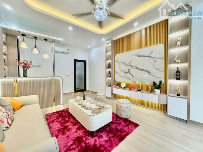 Bán nhà phân lô Hoàng Quốc Việt, Phạm Tuấn Tài, 2 Ôtô tránh, Thang máy, Kinh doanh 65 m2