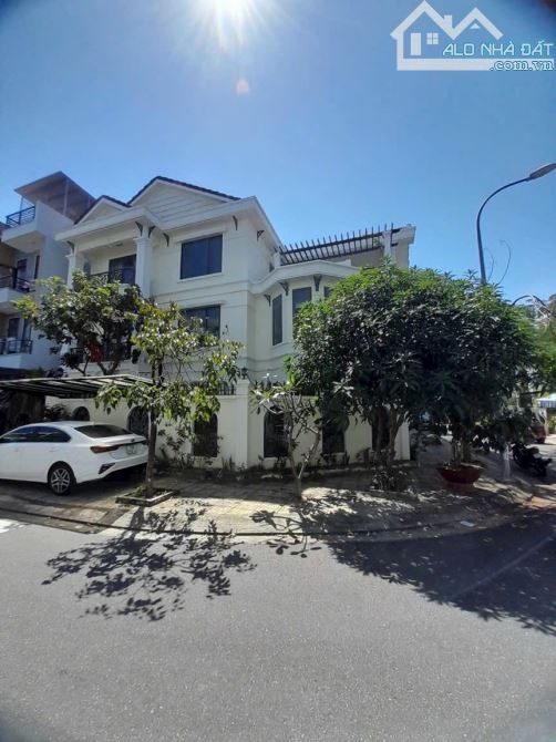 Biệt thự góc cao cấp KĐT Hà Quang 2 184m2 mặt 12m full nội thất sẵn tiền thuê giá 16,8 tỷ