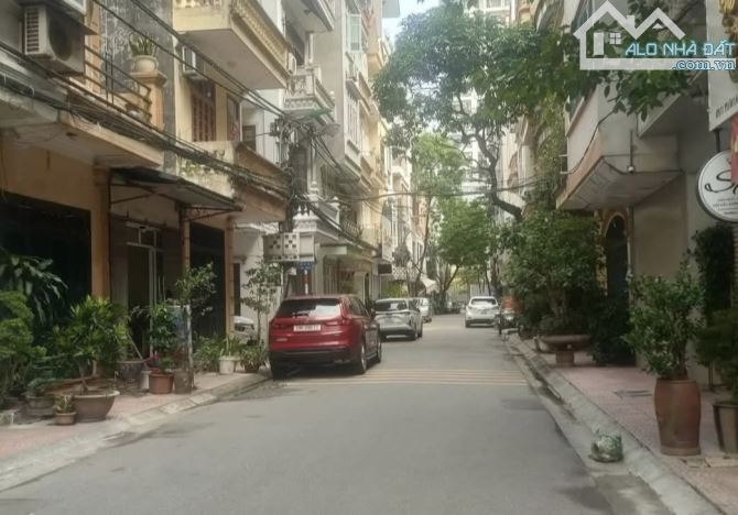 NHÀ HOÀNG QUỐC VIỆT- 65M- VỈA HÈ- Ô TÔ TRÁNH- KINH DOANH- 25 TỶ