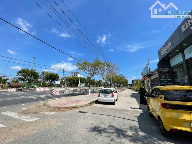 Bán lô góc mặt tiền Nguyễn Tất Thành, TĐC Hòn Rớ 2, Nha Trang  Diện tích 228.5m2 ngang 9m