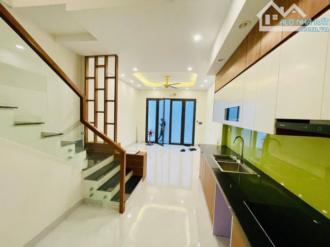 Siêu Phẩm Nhà Mới Lạc Long Quân 40m, 5 Tầng , Lô Góc , Phân Lô , Ngõ Rộng 3m5, Sát Hồ Tây