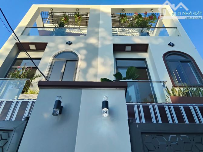 🏡 Bán nhà đẹp 3 mê – 3 tầng, view công viên & hồ sinh thái 29/3, gần Đại Học Duy, vào ở