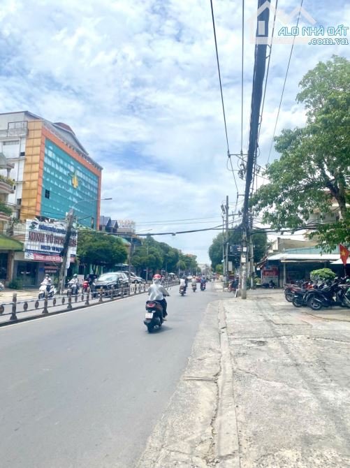 Chuyển chỗ ở gửi bán nhà mặt tiền KDBB Tân Hiệp, 215m2 ngang 6 giá hơn 8 tỷ.