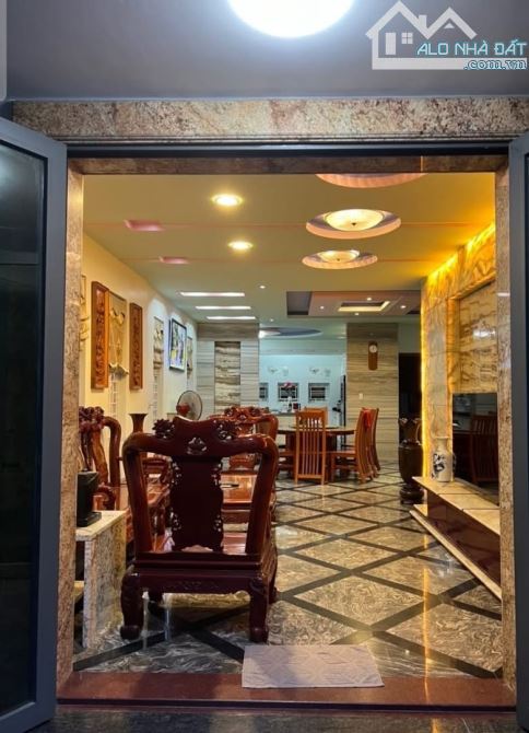 Bán nhà 3 tầng Khu Biệt Thự Mê Linh, Anh Dũng, Dương Kinh, 190m2, đường 10m, giá 11,8tỷ