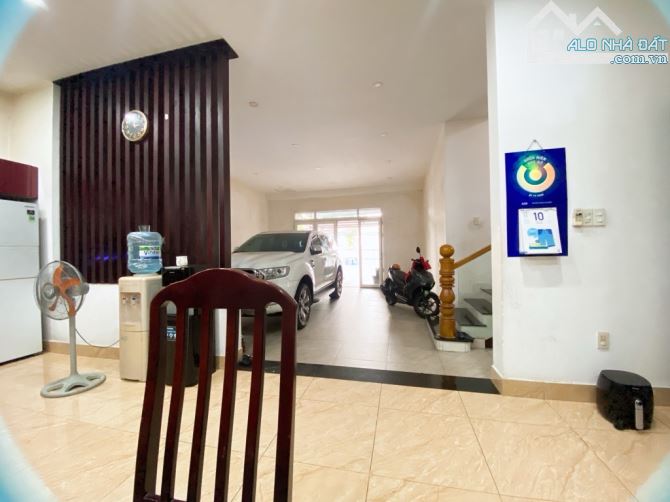 GIẢM 10 TỶ CÒN 60 TỶ - BIỆT THỰ + CHDV 46 PHÒNG 879M2 MẶT TIỀN ĐƯỜNG - DÒNG TIỀN 2 TỶ/NĂM