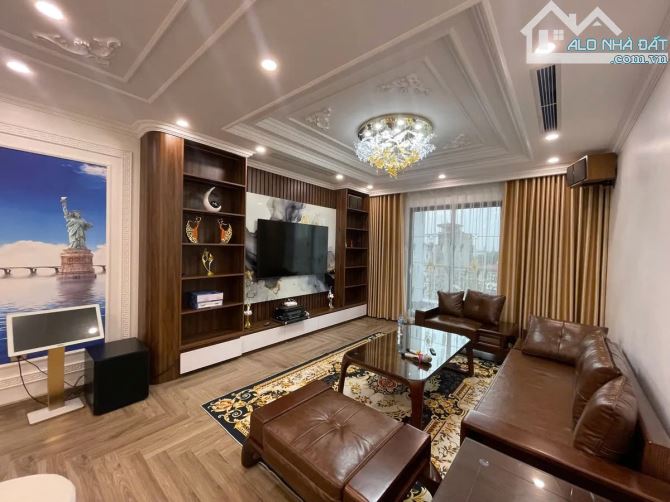 NHÀ MỚI MẶT PHỐ Ngô Gia Tự 92m2 X 7 Tầng mặt tiền 4m X 30 tỷ Long Biên.