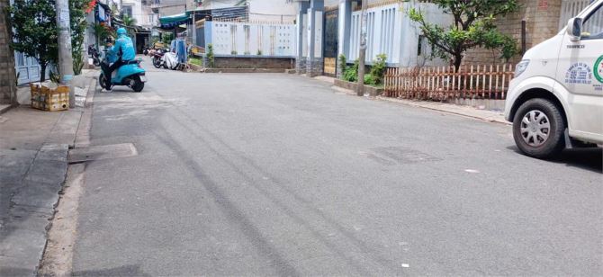 NHÀ ĐẸP BÌNH TÂN, GẦN LÊ VĂN QUỚI, 4 X 15M, HẺM XE HƠI 6M, CHỈ 5,X TỶ
