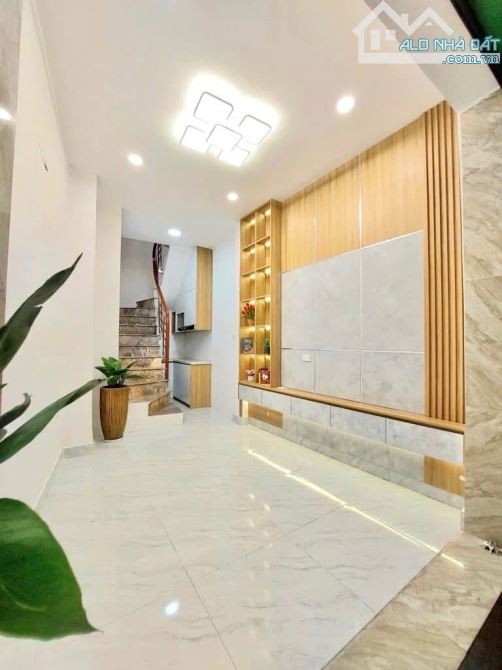 Bán nhà Phú Diễn, 40m-5tầng, nhà đẹp ở ngay, full nội thất, sát ô tô, an sinh đỉnh
