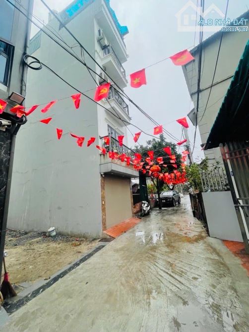 Bán đất Bát Khối , đất đẹp ô tô 16 chỗ đỗ cửa , gần hồ điều hoà