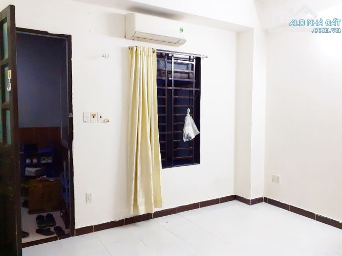 Cho thuê phòng 20m² có giếng trời tại Bạch Đằng, Tân Bình – gần sân bay