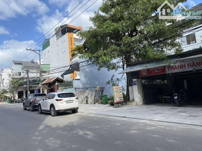 Siêu Hot! Lô hoa hậu 197m2 mặt 8m đường 13m Khúc Thừa DỤ cách biển 1,7km kd đắc địa giá rẻ
