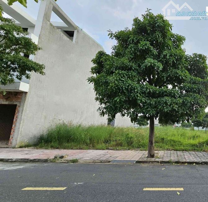 Hàng hiếm! Duy nhất một lô 100m2, giá ngộp 2tỷ2 đối diện làng Đại học ngay MT Thống Nhất