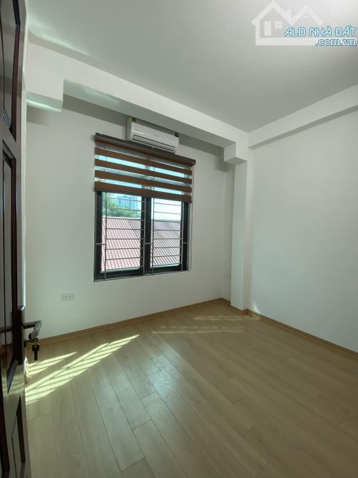 Hiếm, Bán Gấp Ngõ ô tô, gần phố Đại Mỗ, Nội thất đầy đủ 33m2 4 Tầng Giá 6.88 Tỷ