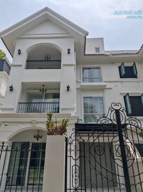 Bán biệt thự  tại CIPUTRA, Tây Hồ, 246m2, mt 12m, nhỉnh 60tỷ.