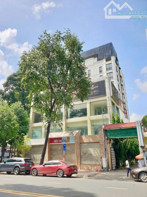 Mặt tiền Phạm Ngọc Thạch, Phường 6, Quận 3 (view Hồ Con Rùa)