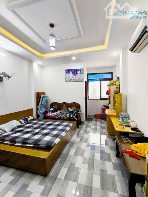 NHÀ LONG TRƯỜNG QUẬN 9 – 70M² – ĐƯỜNG 9M Ô TÔ ĐỖ – 5.XTỶ