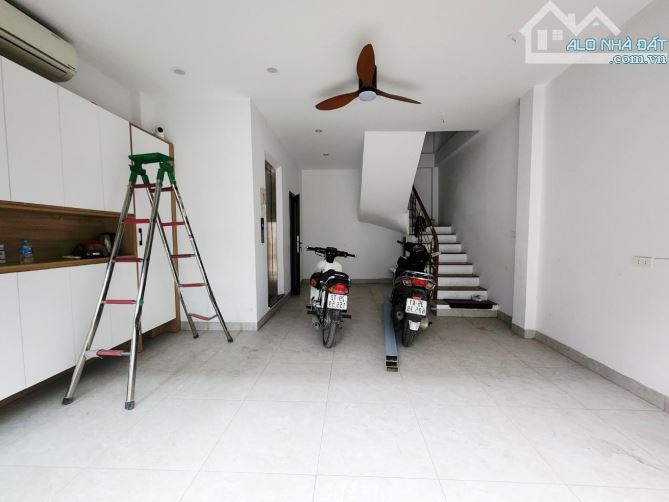 OTO 7 chỗ đỗ cửa, Phan Đình Giót, La Khê, Hà Đông 65m x 6 tầng THANG MÁY 11,3 tỷ
