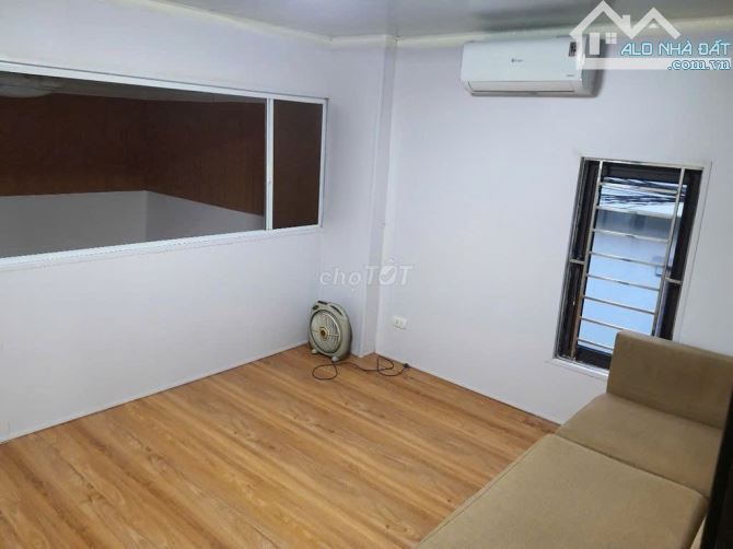 Cho thuê nhà nguyên căn ngõ 95 Thúy Lĩnh, DT 40m2 , 2 phòng ngủ, ô tô qua nhà,giá 10 triệu