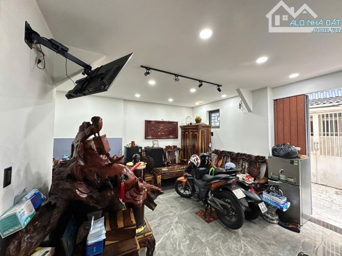 Nhà 2 tầng đường Nhiêu Tứ gần Phan Đăng Lưu quận Phú Nhuận, sổ hồng hoàn công 6,3 tỷ