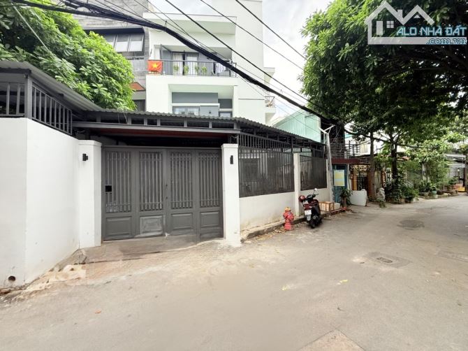 CHDV 5 tầng Đường Số 30 Phường 6 Q. GÒ VẤP dt 200m2 (10mx20m) Hẻm Ôtô DÒNG TIỀN 100TR/TH
