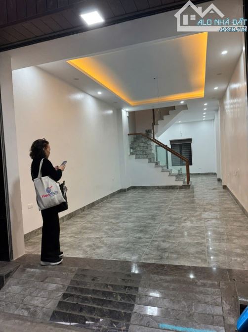 Bán liền kề Lê Văn Thiêm, ô tô tránh, kinh doanh, đầu tư, 120m giá tốt